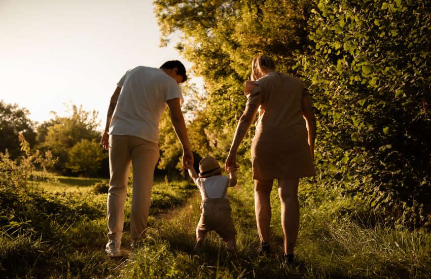 Photographe Beaujolais Laetitia Duvernay Moments séance photo famille listyle marche sunset