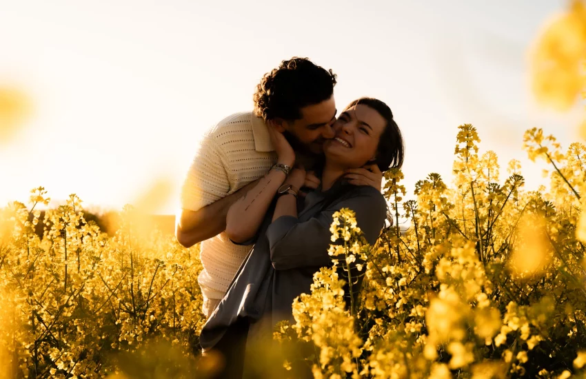 Photographe portrait Beaujolais Laetitia Duvernay Moments Lyon Bourgogne photographie portrait lifestyle couple cloza fleur spontanée