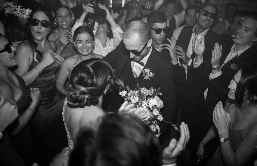 photographe-mariage-laetitia-duvernay-moments-reportage-mariage-spontané-beaujolais-premiere-danse-soiree