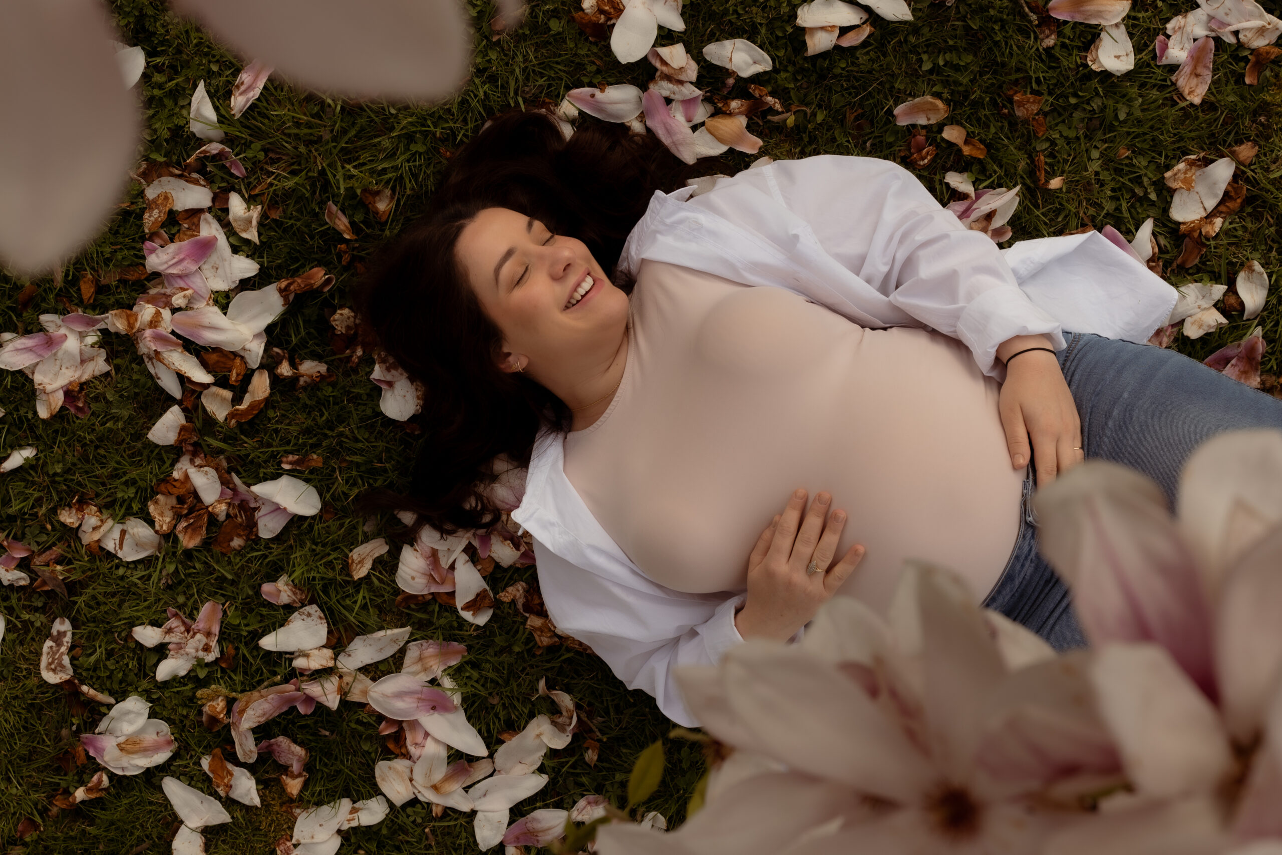 Grossesse-maman-enfant-fleur-magnolia photographe Bourgogne Duvernay Moments