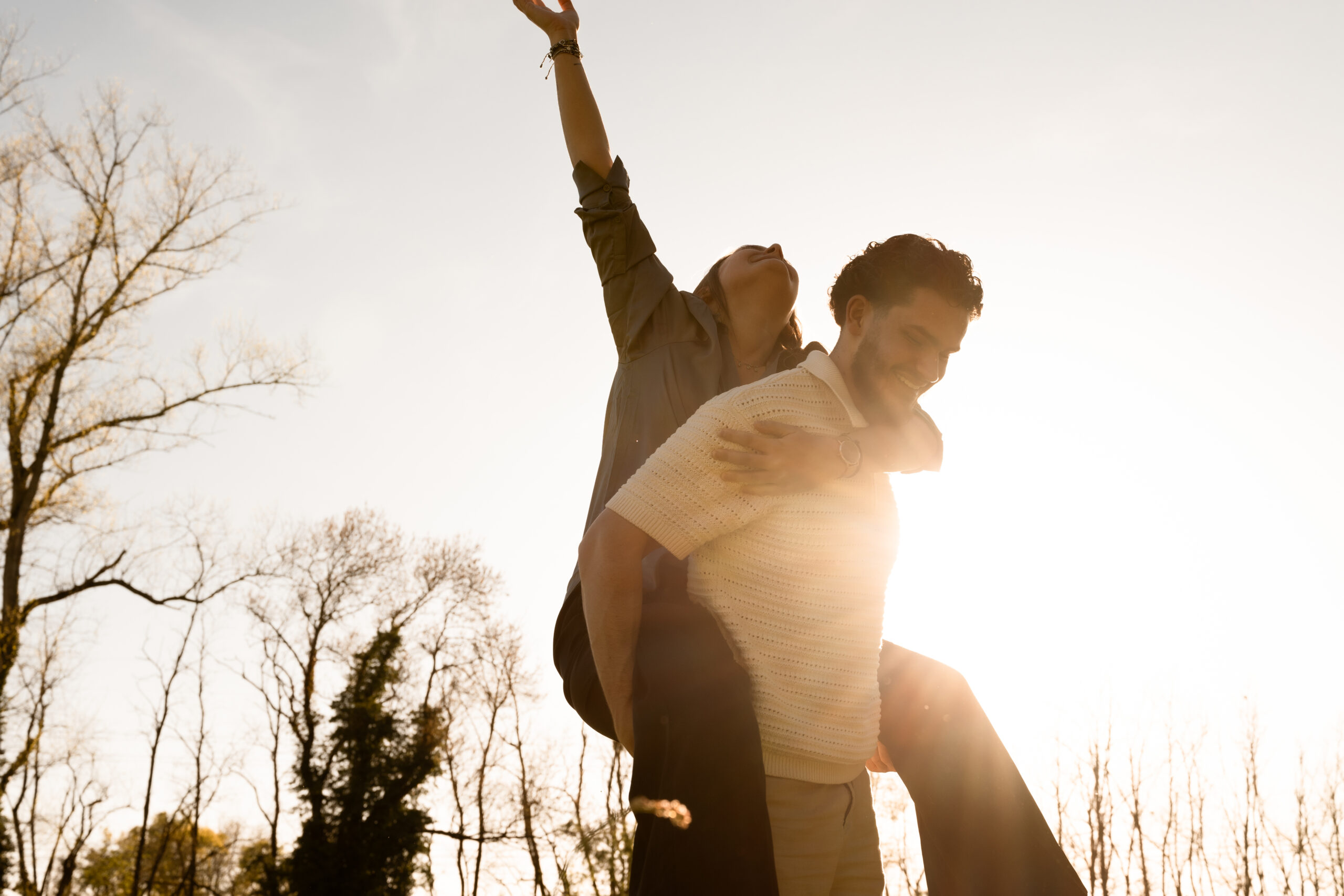 couple-sunset-joie-lifestyle photographe Beaujolais Duvernay Moments