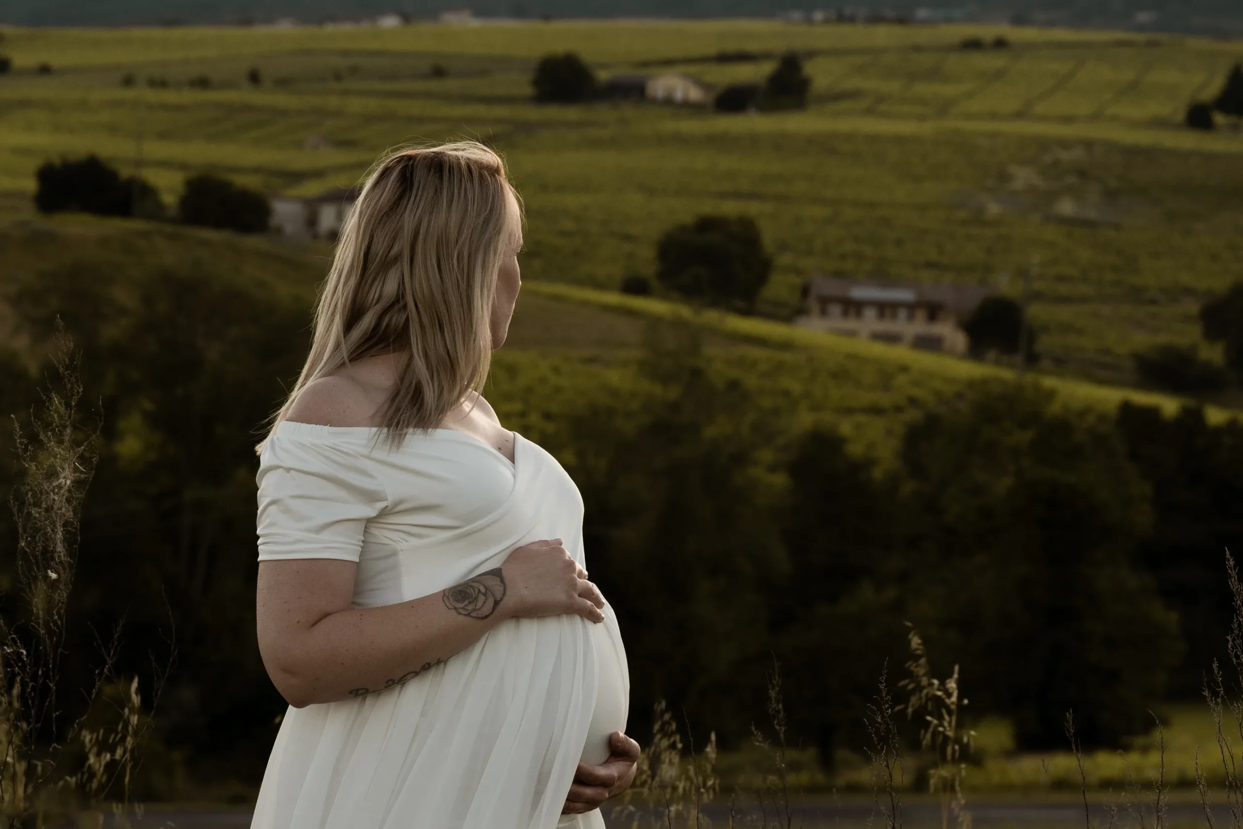 Photographe portrait Beaujolais Laetitia Duvernay Moments Lyon Bourgogne photographie portrait lifestyle grossesse vigne