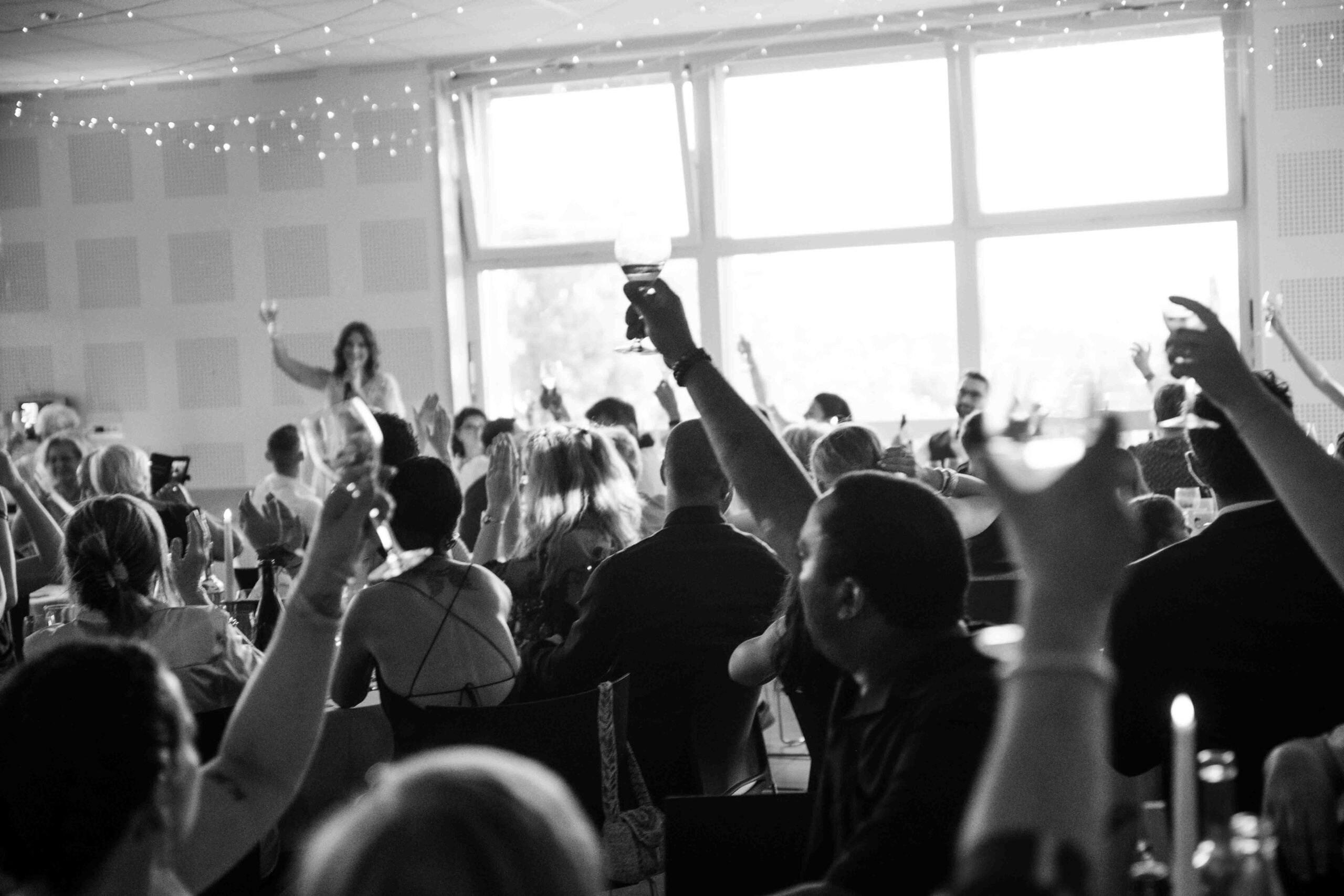 photographe-mariage-laetitia-duvernay-moments-reportage-mariage-spontané-beaujolais-lever-nos-verres