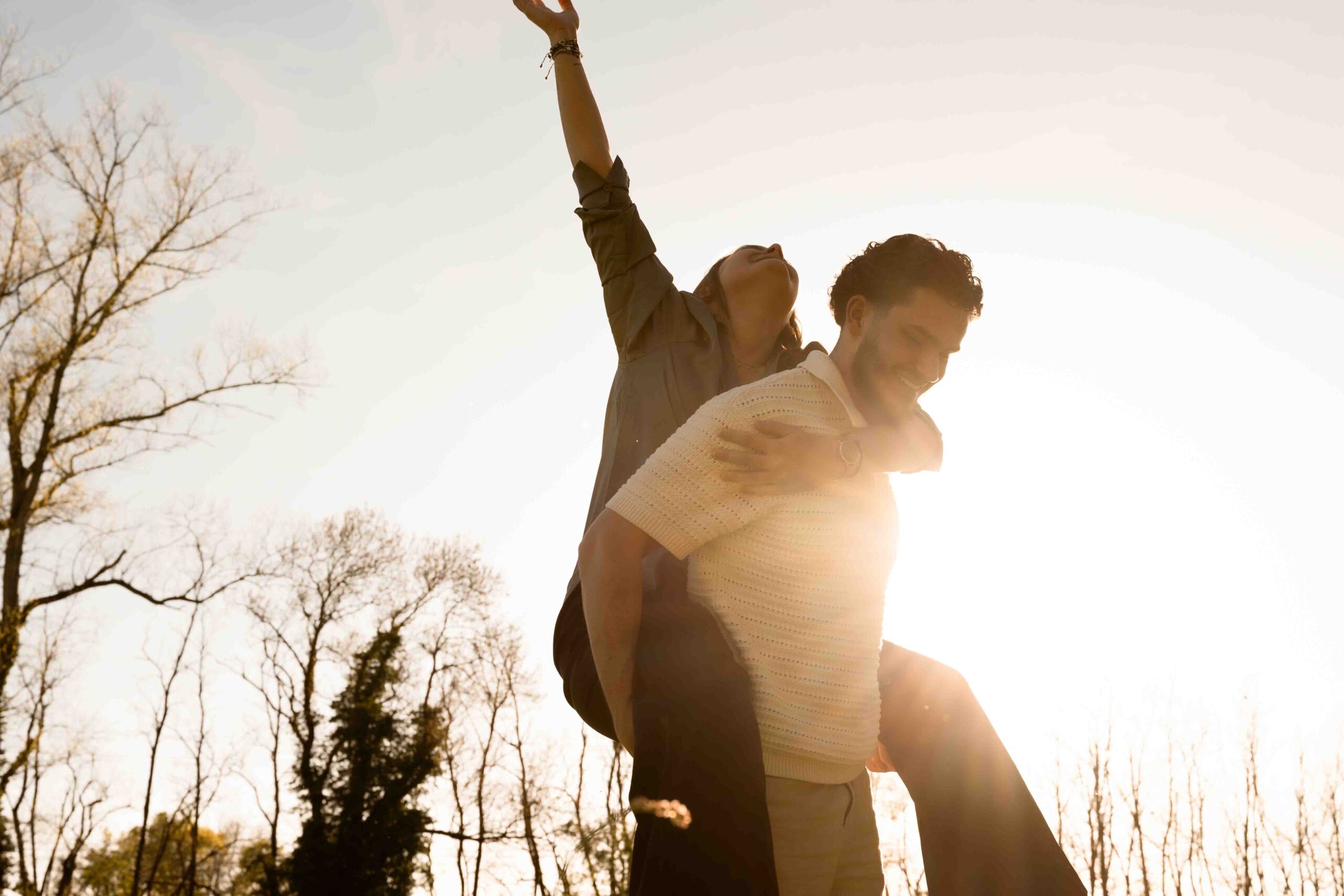 photographe-portrait-laetitia-duvernay-moments-seance-photo-beaujolais-photo-couple-soleil